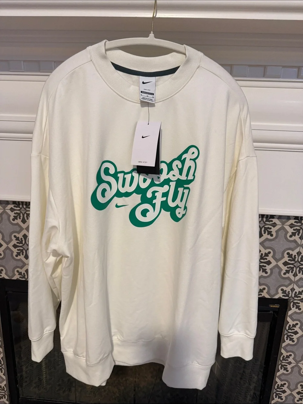 NIKE Women's Swoosh Fly Dri-Fit Oversized French Terry Basketball Sweatshirt